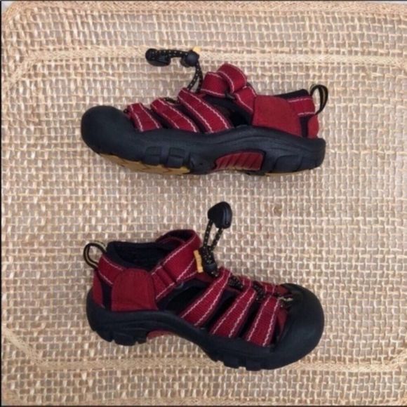 Keen Newport H2 Maroon Red Waterproof Hiking Shoes Outdoor  Keen Newport H2 Sport Waterproof Sandals Red